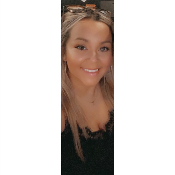 Meet your Posher, Brittani - Picture 1 of 3